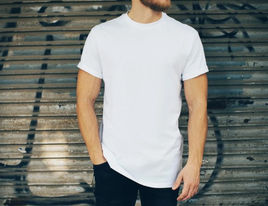 Пошив футболок оптом: особенности и выгоды