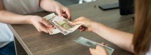 ekspert-rasskazal-u-kogo-iz-rossiyan-k-koncu-goda-vyrastut-zarplaty-na-10-27
