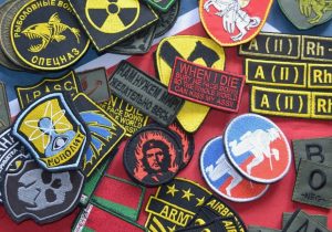 Как шевроны и нашивки помогают выделиться в толпе