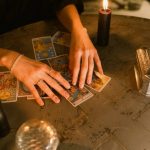 Гадание на замужество: популярные способы узнать судьбу