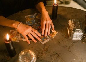 Гадание на замужество: популярные способы узнать судьбу